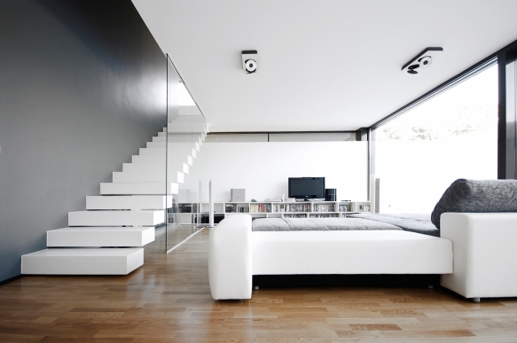 Black_On_White_modern_House_in_Romania_on_World_of_architecture_01
