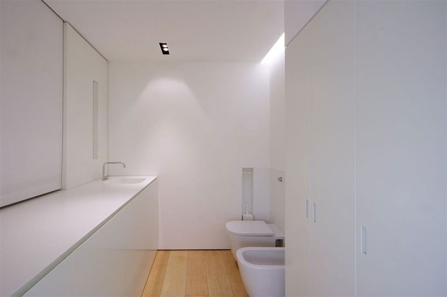 Como-Loft-Milan-Minimal-Compact-Bathroom
